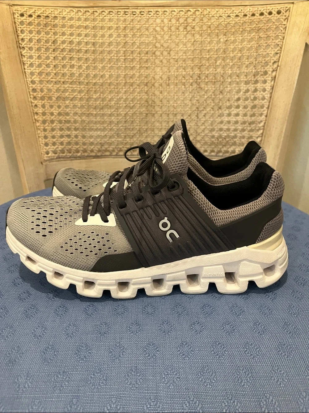 On Cloud Running Shoes Women’s Grey, Black and White - Picture 6 of 10